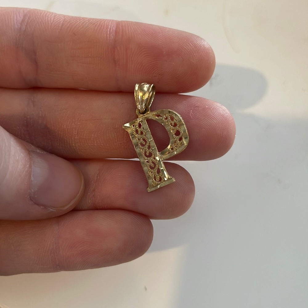 Breloque P gold plated 10k